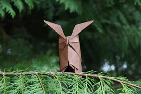 origami hibou en papier marron